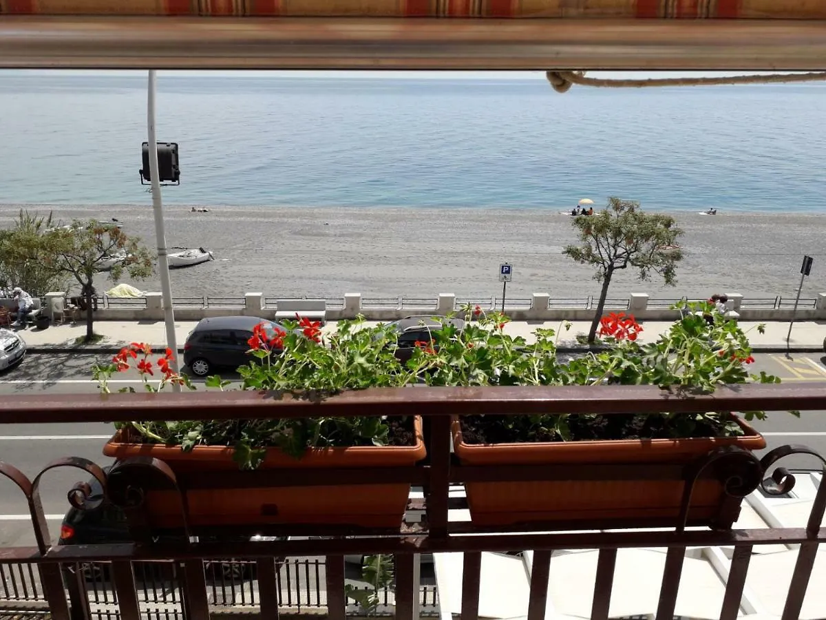 Centrocitta Beach Roccalumera Apartment